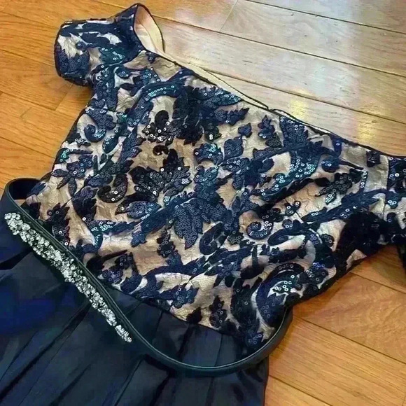 Vince Camuto, navy ball gown, size 4 - Picture 2 of 13